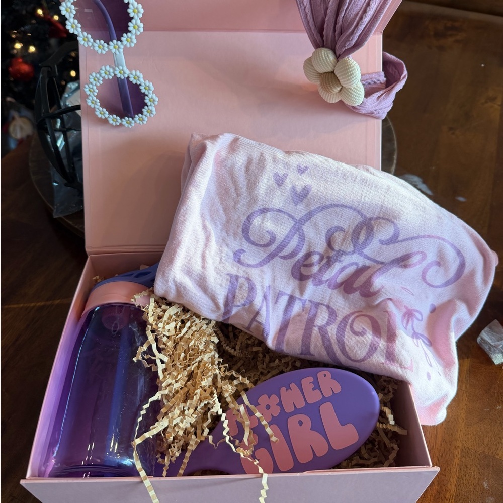 Purple Gift Set with T-Shirt and Accessories